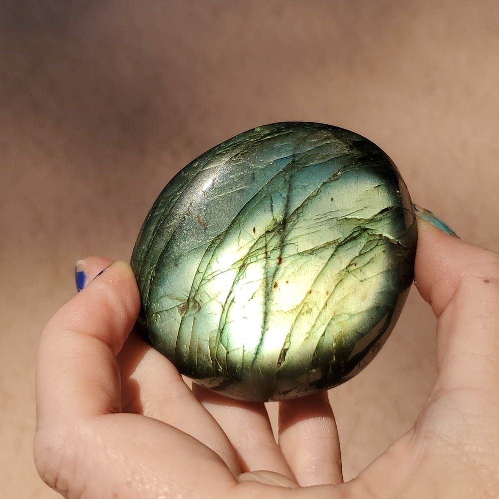 Flashy! Labradorite Crystal Palm Stone